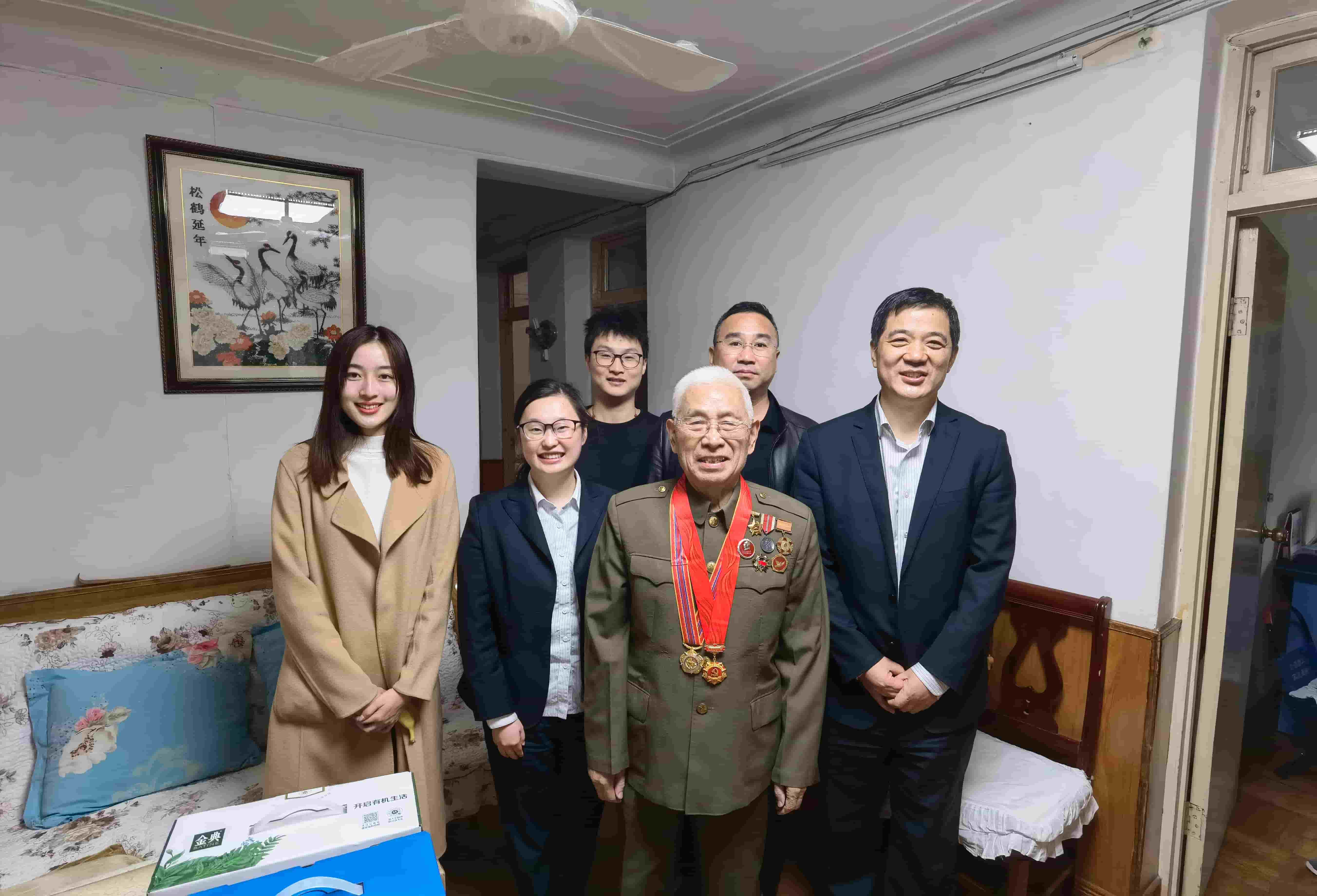 freecompress-2021年11月19日，東華科技聯(lián)合合肥市軍隊(duì)離退休干部第四干休所黨支部，看展“憶黨史、悟初心、擔(dān)使命”主題活動(dòng)
